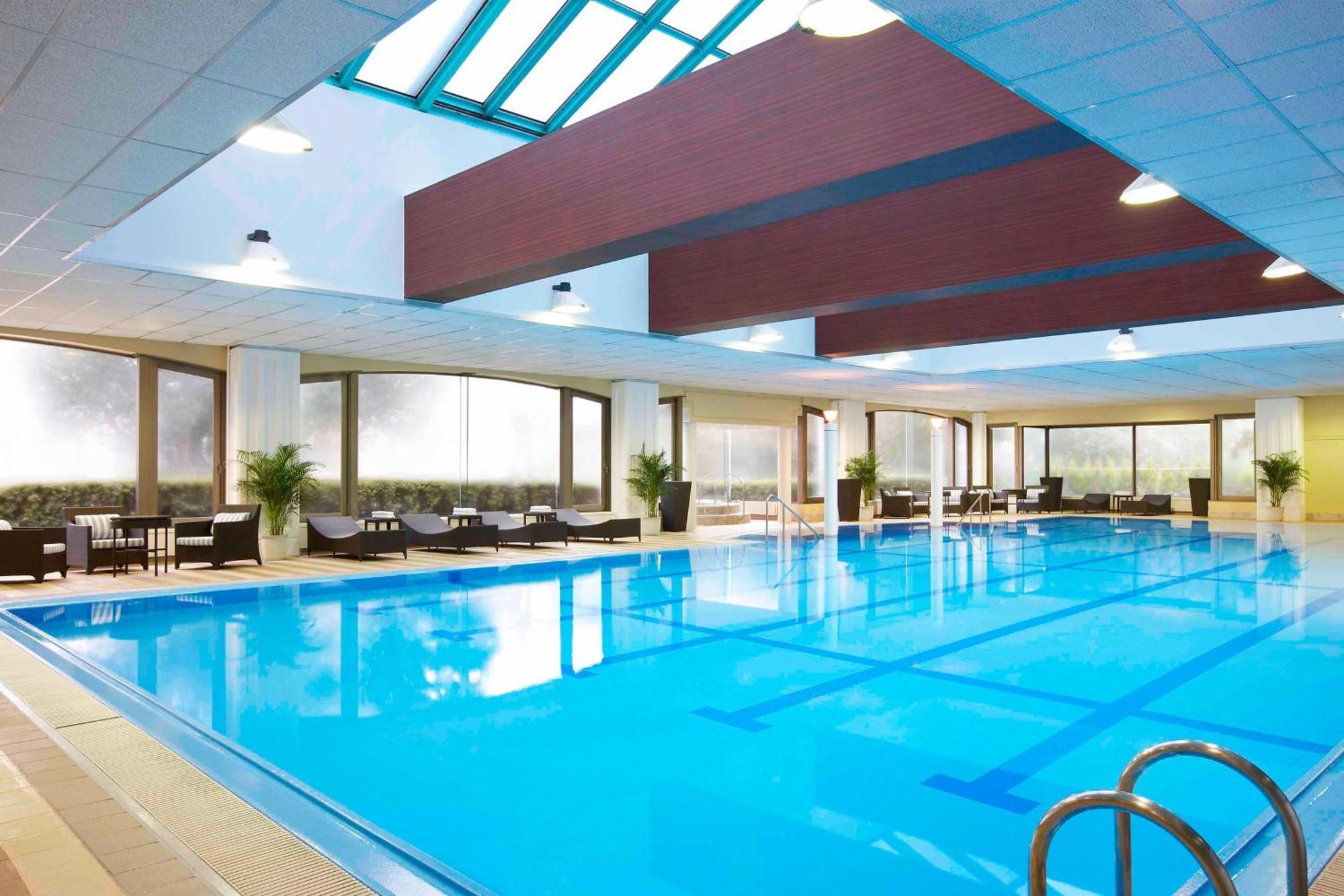 Sheraton Grande Tokyo Bay Hotel Urayasu Exterior photo The swimming pool at the hotel